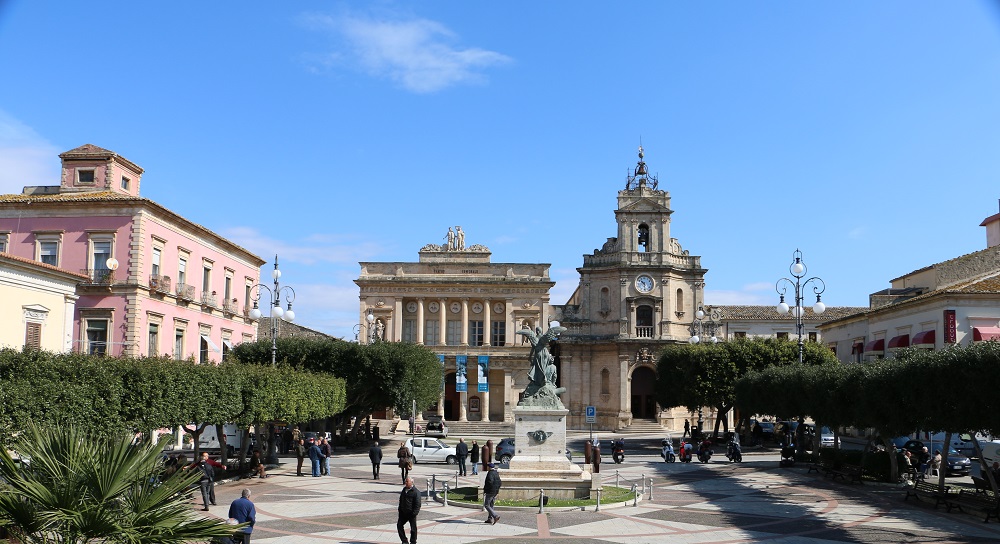 Piazza-del-Popolo-e-Teatro-Vittoria-Colonna